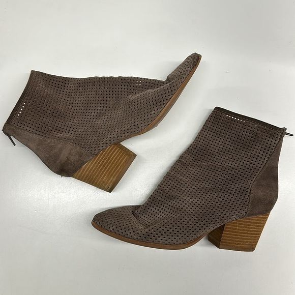 Jeffrey Campbell Jenelle Boots Heeled Ankle Booties Laser Cut Suede Tan Size 9.5 - Picture 11 of 12